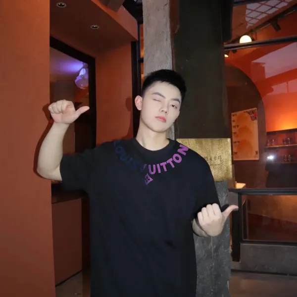 LV【LOUIS VUITTON  公式旗艦店】ルイヴィトン   Tシャツ ご好評に付き再入荷！250211