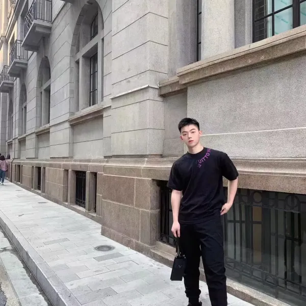 LV【LOUIS VUITTON  公式旗艦店】ルイヴィトン   Tシャツ ご好評に付き再入荷！250211