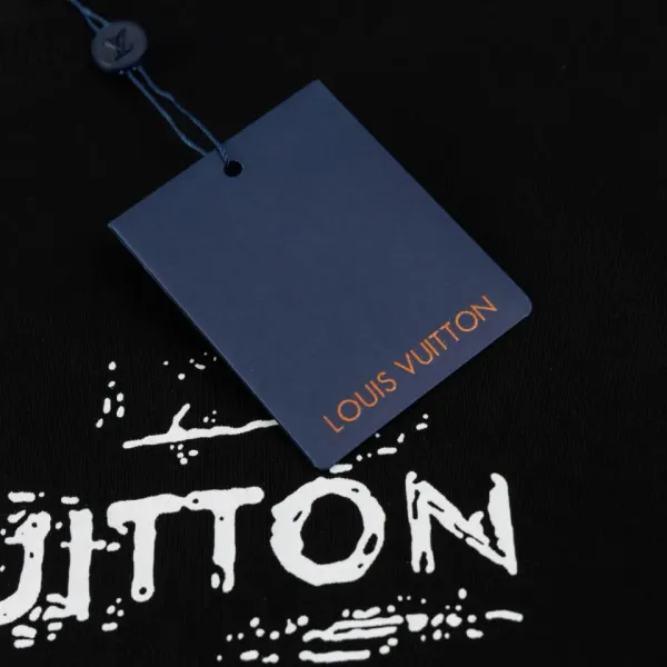 LV【LOUIS VUITTON 公式旗艦店】ルイヴィトン Tシャツ ご好評に付き再入荷!250211 LV【LOUIS VUITTON 公式旗艦店】ルイヴィトン Tシャツ ご好評に付き再入荷!250211