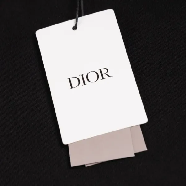 【DIOR 公式旗艦店】ディオール   Tシャツ ご好評に付き再入荷 250210