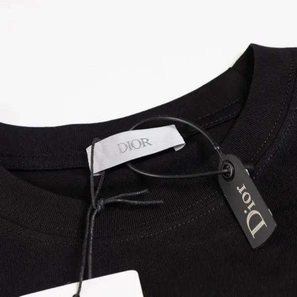 【DIOR 公式旗艦店】ディオール   Tシャツ ご好評に付き再入荷 250210