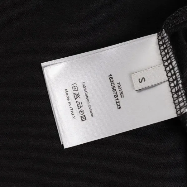 【DIOR 公式旗艦店】ディオール   Tシャツ ご好評に付き再入荷 250210