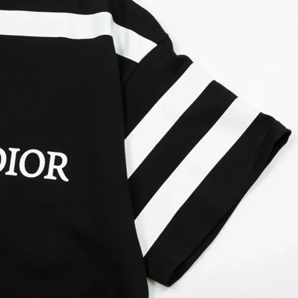 【DIOR 公式旗艦店】ディオール   Tシャツ ご好評に付き再入荷 250210