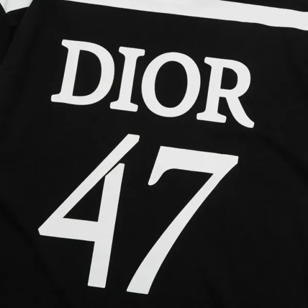【DIOR 公式旗艦店】ディオール   Tシャツ ご好評に付き再入荷 250210