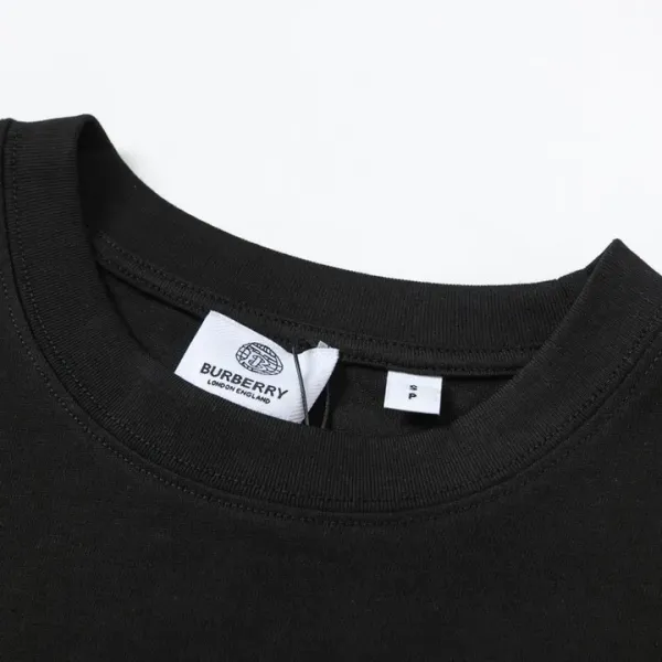 【BURBERRY  公式旗艦店】バーバリー  Tシャツ ご好評に付き再入荷 250211
