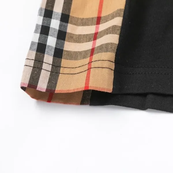 【BURBERRY  公式旗艦店】バーバリー  Tシャツ ご好評に付き再入荷 250211