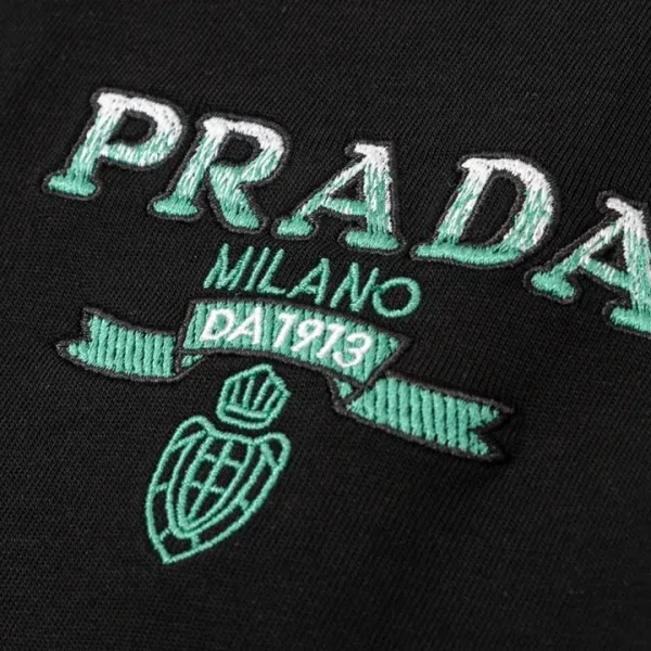 【PRADA 公式旗艦店】プラダ    Tシャツご好評に付き再入荷！ 250213