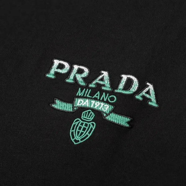 【PRADA 公式旗艦店】プラダ    Tシャツご好評に付き再入荷！ 250213