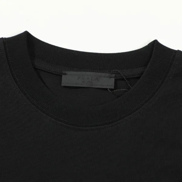 【PRADA  公式旗艦店】プラダ  Tシャツ ご好評に付き再入荷！250213