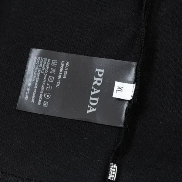 【PRADA  公式旗艦店】プラダ  Tシャツ ご好評に付き再入荷！250213
