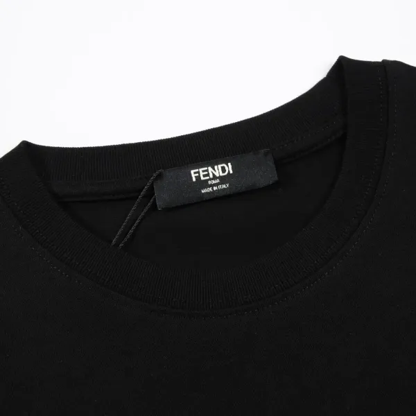 【FENDI公式旗艦店】フェンディ  Tシャツ ご好評に付き再入荷！ 250214