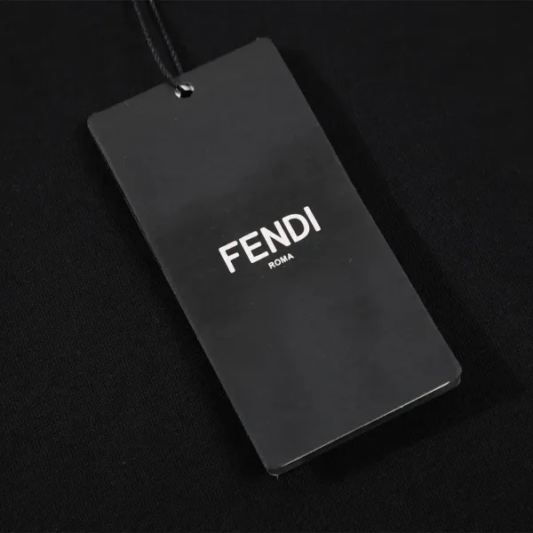 【FENDI公式旗艦店】フェンディ  Tシャツ ご好評に付き再入荷！ 250214