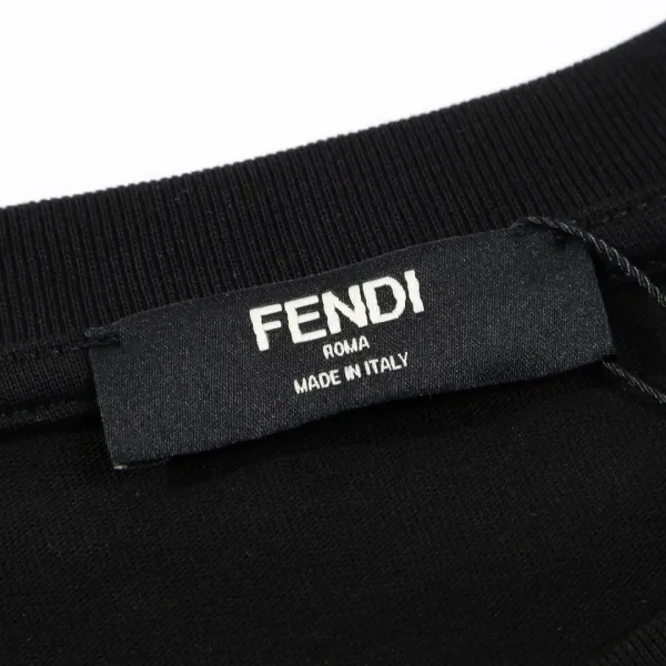 【FENDI公式旗艦店】フェンディ  Tシャツ ご好評に付き再入荷！ 250214