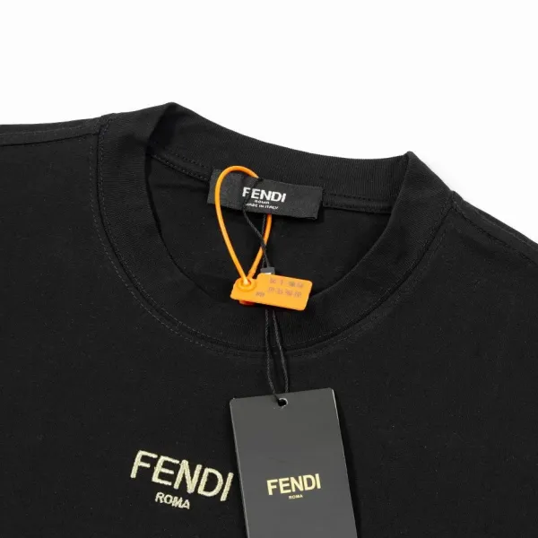 【FENDI公式旗艦店】フェンディ  Tシャツ ご好評に付き再入荷！ 250214