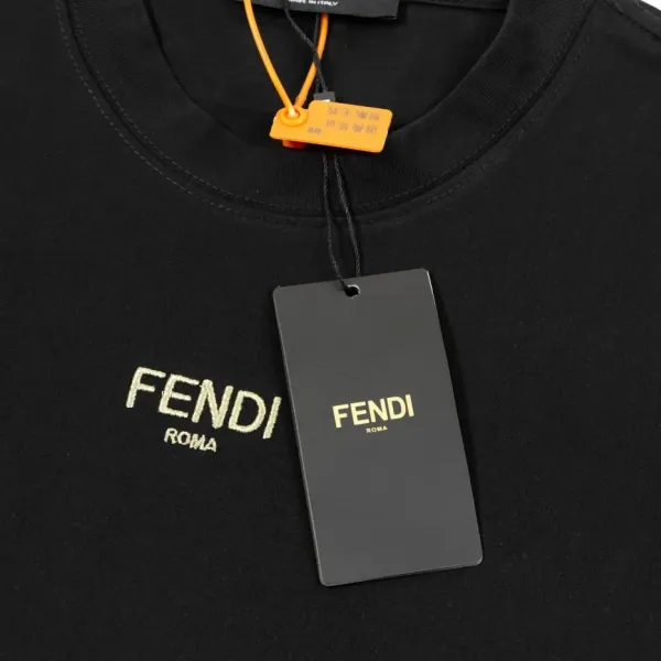 【FENDI公式旗艦店】フェンディ  Tシャツ ご好評に付き再入荷！ 250214