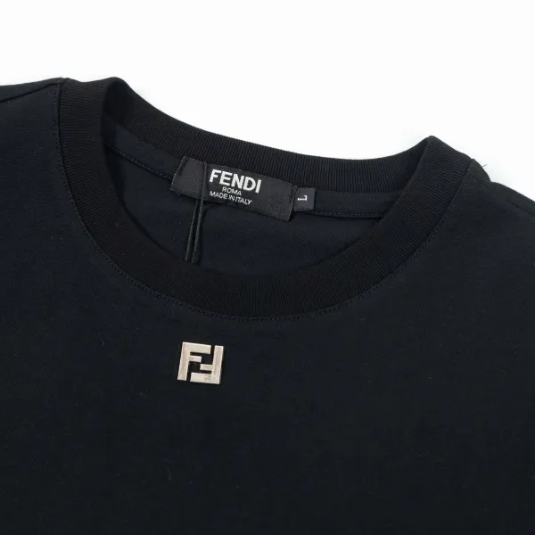 【FENDI公式旗艦店】フェンディ  Tシャツ ご好評に付き再入荷！ 250214