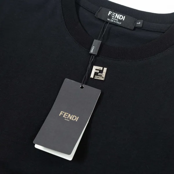 【FENDI公式旗艦店】フェンディ  Tシャツ ご好評に付き再入荷！ 250214