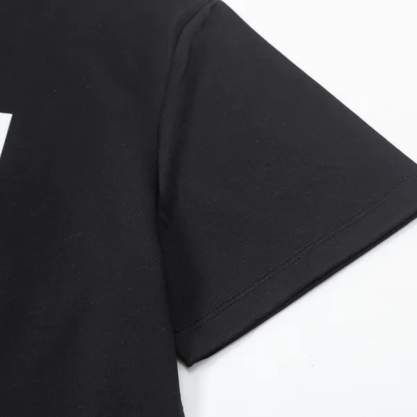 【FENDI公式旗艦店】フェンディ  Tシャツ ご好評に付き再入荷！ 250214