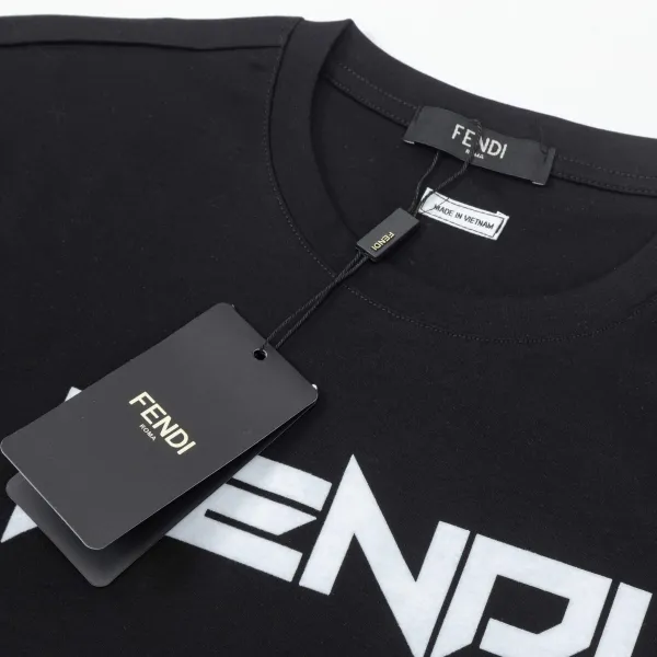【FENDI公式旗艦店】フェンディ  Tシャツ ご好評に付き再入荷！ 250214
