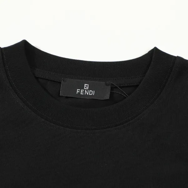 【FENDI公式旗艦店】フェンディ  Tシャツ ご好評に付き再入荷！ 250214
