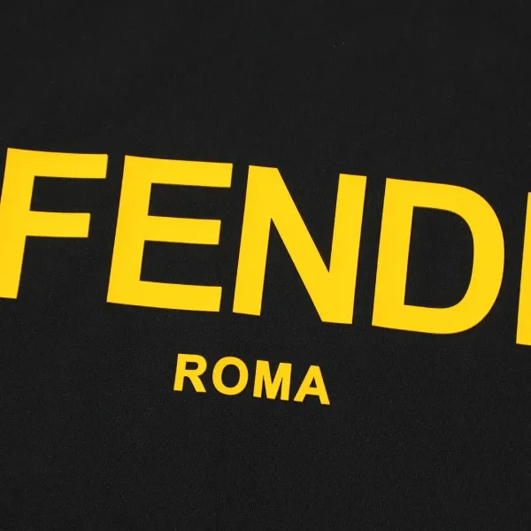 【FENDI公式旗艦店】フェンディ  Tシャツ ご好評に付き再入荷！ 250214
