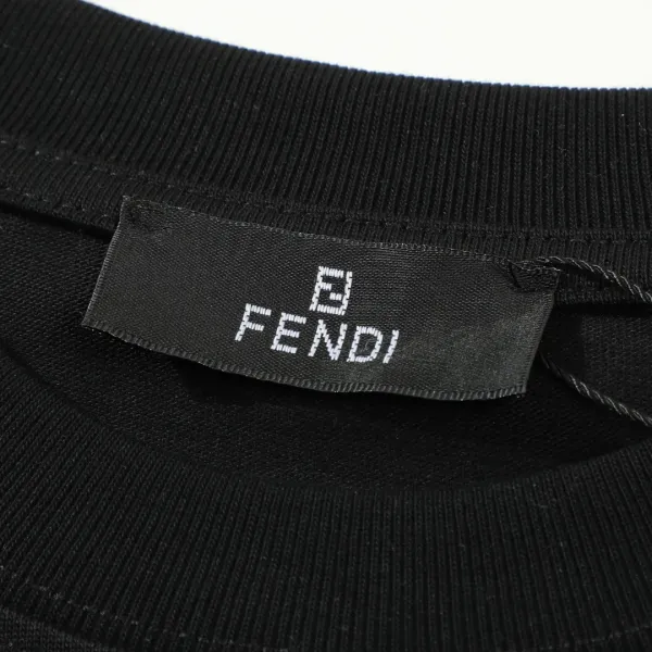 【FENDI公式旗艦店】フェンディ  Tシャツ ご好評に付き再入荷！ 250214