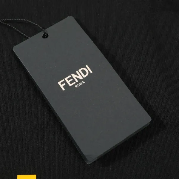 【FENDI公式旗艦店】フェンディ  Tシャツ ご好評に付き再入荷！ 250214