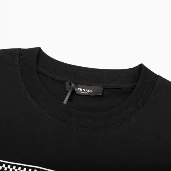 【VERSACE 公式旗艦店】ヴェルサーチ Tシャツ ご好評に付き再入荷!250218 【VERSACE 公式旗艦店】ヴェルサーチ Tシャツ ご好評に付き再入荷!250218