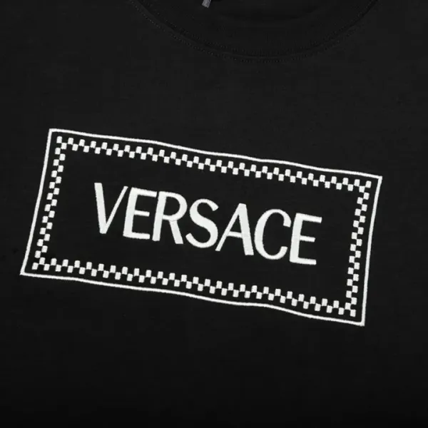 【VERSACE 公式旗艦店】ヴェルサーチ Tシャツ ご好評に付き再入荷!250218 【VERSACE 公式旗艦店】ヴェルサーチ Tシャツ ご好評に付き再入荷!250218