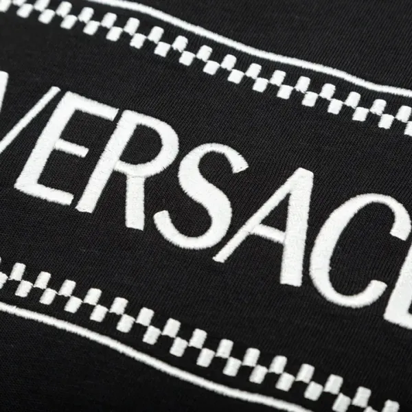 【VERSACE 公式旗艦店】ヴェルサーチ Tシャツ ご好評に付き再入荷!250218 【VERSACE 公式旗艦店】ヴェルサーチ Tシャツ ご好評に付き再入荷!250218