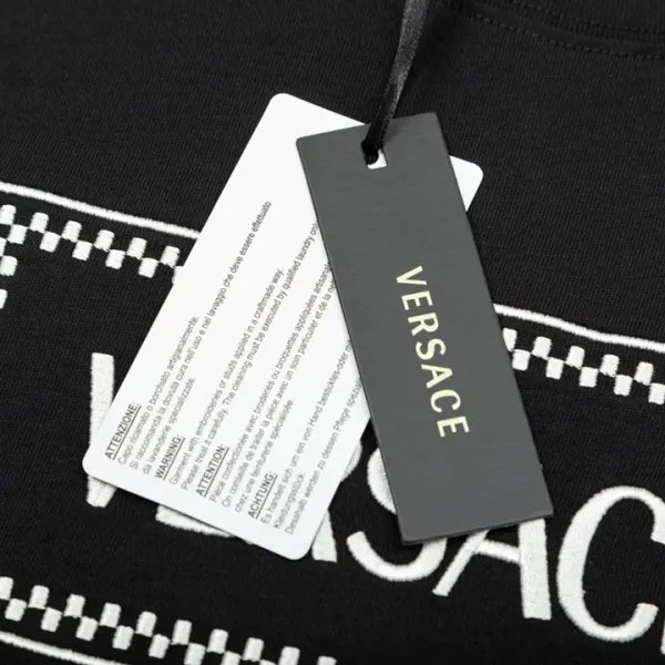 【VERSACE 公式旗艦店】ヴェルサーチ Tシャツ ご好評に付き再入荷!250218 【VERSACE 公式旗艦店】ヴェルサーチ Tシャツ ご好評に付き再入荷!250218