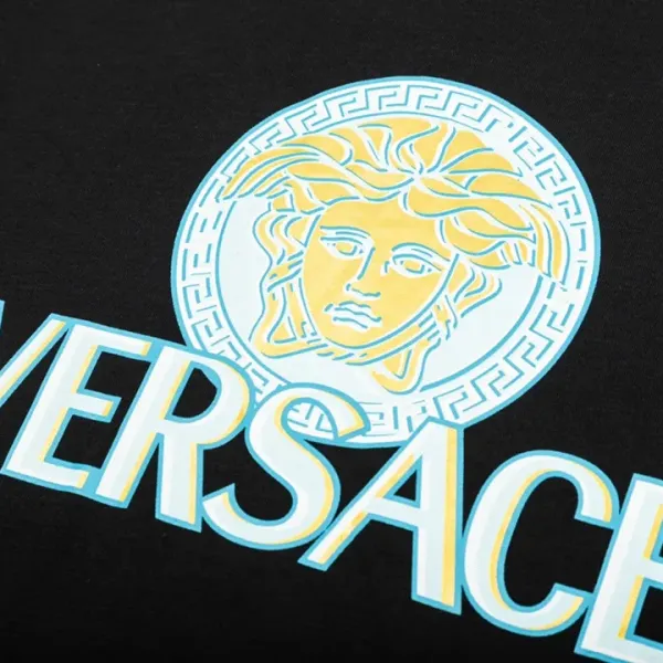 【VERSACE  公式旗艦店】ヴェルサーチ  Tシャツ ご好評に付き再入荷！250218