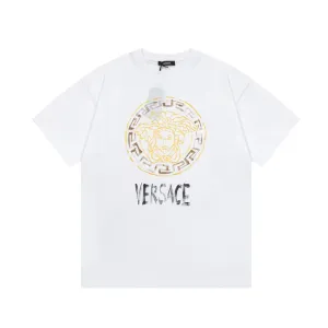【VERSACE  公式旗艦店】ヴェルサーチ  Tシャツ ご好評に付き再入荷！250218