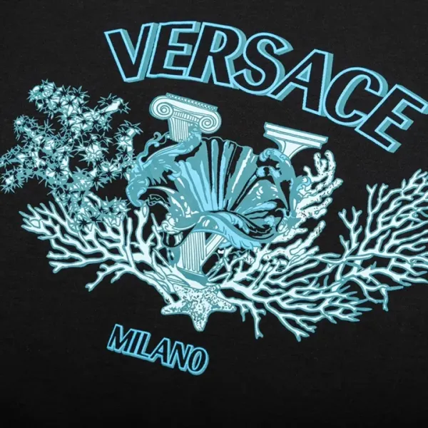 【VERSACE  公式旗艦店】ヴェルサーチ  Tシャツ ご好評に付き再入荷！250218