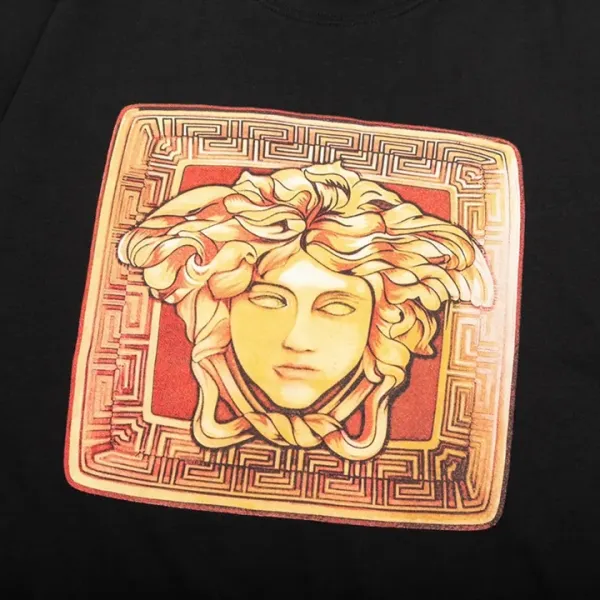 【VERSACE  公式旗艦店】ヴェルサーチ  Tシャツ ご好評に付き再入荷！250218