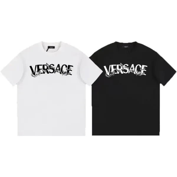 【VERSACE  公式旗艦店】ヴェルサーチ Tシャツご好評に付き再入荷  250218