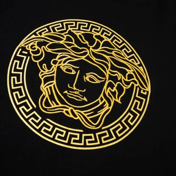 【VERSACE  公式旗艦店】ヴェルサーチ  Tシャツ ご好評に付き再入荷！