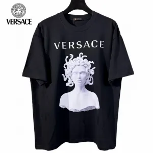 【VERSACE  公式旗艦店】ヴェルサーチ  Tシャツ ご好評に付き再入荷！
