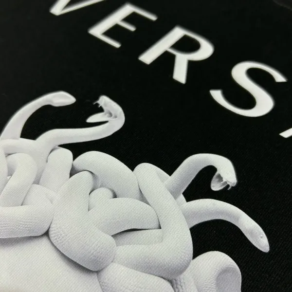 【VERSACE  公式旗艦店】ヴェルサーチ  Tシャツ ご好評に付き再入荷！