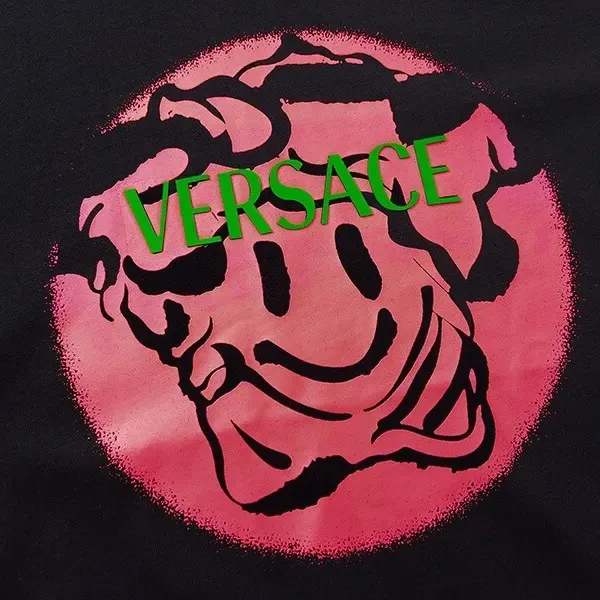 【VERSACE  公式旗艦店】ヴェルサーチ  Tシャツ ご好評に付き再入荷！