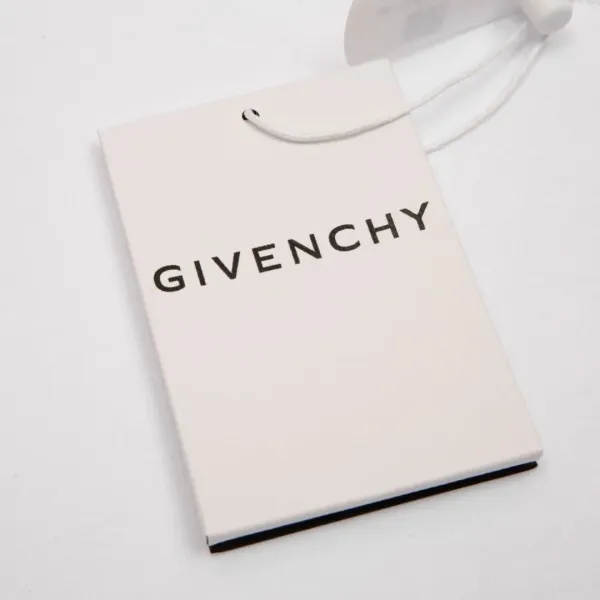 【GIVENCHY   公式旗艦店】 ジバンシー   Tシャツ ご好評に付き再入荷！ 250215