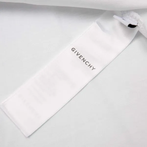 【GIVENCHY   公式旗艦店】 ジバンシー   Tシャツ ご好評に付き再入荷！ 250215