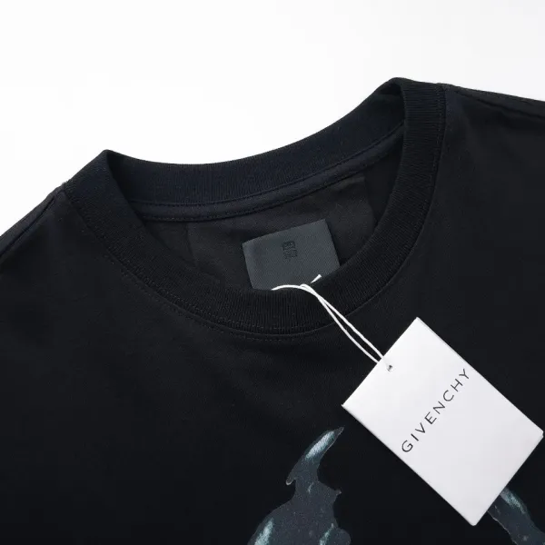 【GIVENCHY   公式旗艦店】 ジバンシー   Tシャツ ご好評に付き再入荷！ 250215