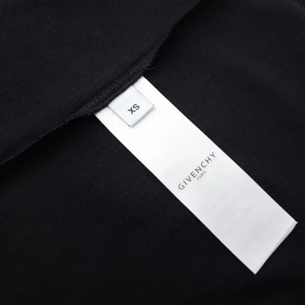 【GIVENCHY   公式旗艦店】 ジバンシー   Tシャツ ご好評に付き再入荷！ 250215