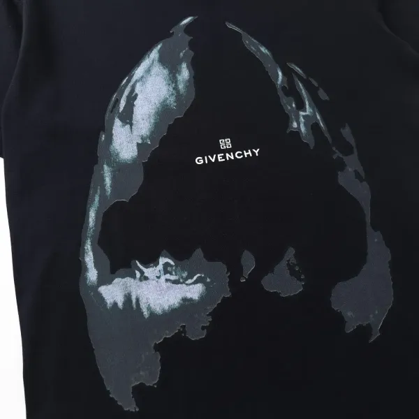 【GIVENCHY   公式旗艦店】 ジバンシー   Tシャツ ご好評に付き再入荷！ 250215