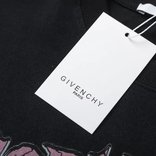 【GIVENCHY   公式旗艦店】 ジバンシー   Tシャツ ご好評に付き再入荷！ 250215
