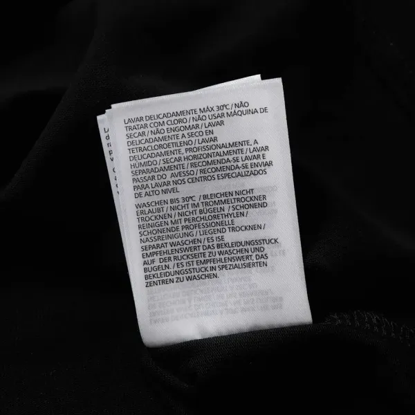 【MONCLER  公式旗艦店】モンクレール   Tシャツご好評に付き再入荷！250212