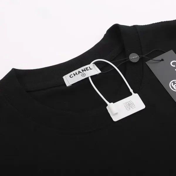 【CHANEL 公式旗艦店】シャネル Tシャツ ご好評に付き再入荷! 【CHANEL 公式旗艦店】シャネル Tシャツ ご好評に付き再入荷!