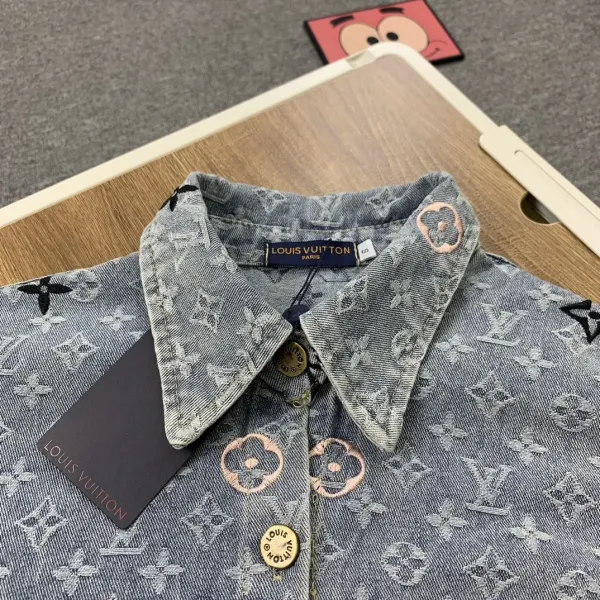 LV【LOUIS VUITTON 公式旗艦店】ルイヴィトン シャツ ご好評に付き再入荷 250219 LV【LOUIS VUITTON 公式旗艦店】ルイヴィトン シャツ ご好評に付き再入荷 250219