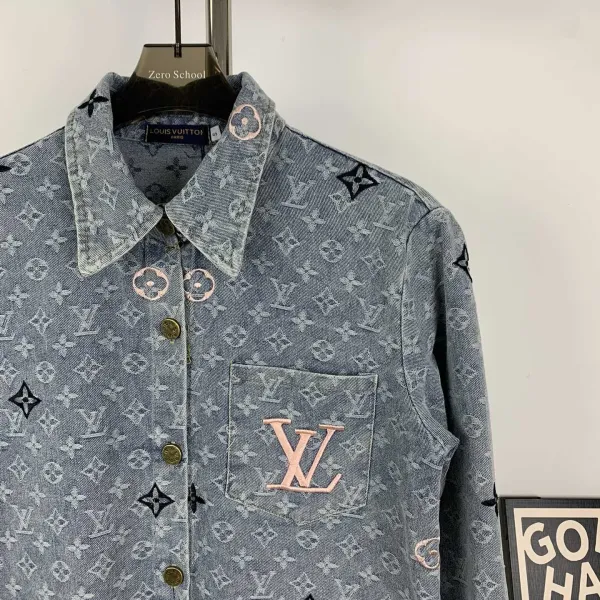 LV【LOUIS VUITTON 公式旗艦店】ルイヴィトン シャツ ご好評に付き再入荷 250219 LV【LOUIS VUITTON 公式旗艦店】ルイヴィトン シャツ ご好評に付き再入荷 250219